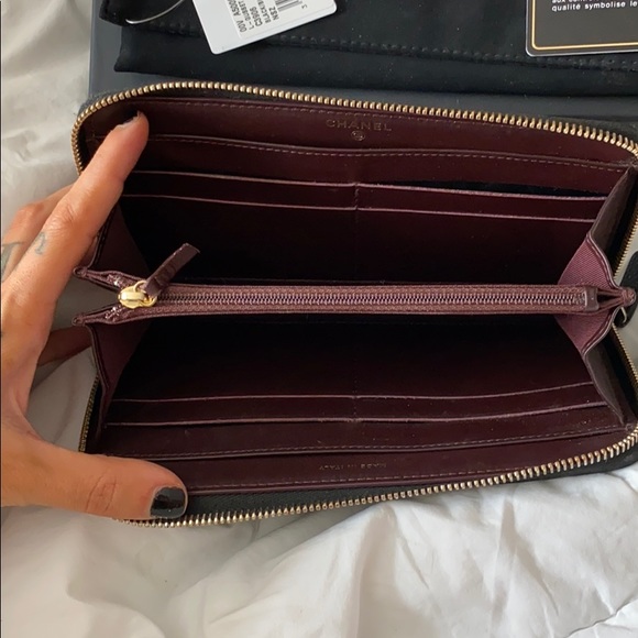SOLD Chanel classic black caviar long wallet - Picture 4 of 5